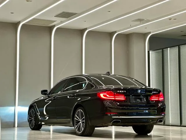 BMW 5 Series 2020 530Li Administrative Luxury Set exterior photo 4 BMW 5 Series 2020 530Li Administrative Luxury Set exterior photo 4