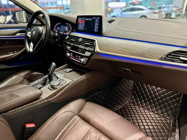 BMW 5 Series 2020 530Li Administrative Luxury Set interior photo 9 BMW 5 Series 2020 530Li Administrative Luxury Set interior photo 9