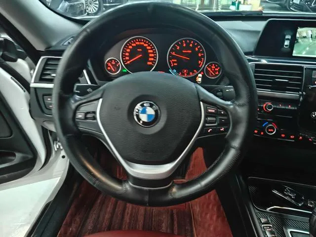 BMW 3 Series GT 2019 320i Style tendance intérieur photo 8 BMW 3 Series GT 2019 320i Style tendance intérieur photo 8