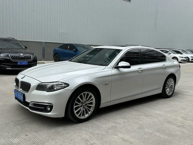 BMW 5 Series 2017 520Li Estilo elegante exterior foto 1 BMW 5 Series 2017 520Li Estilo elegante exterior foto 1