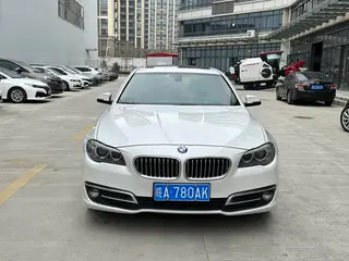 BMW 5 Series 2017 520Li Estilo elegante exterior foto 2 BMW 5 Series 2017 520Li Estilo elegante exterior foto 2