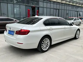 BMW 5 Series 2017 520Li Estilo elegante exterior foto 4 BMW 5 Series 2017 520Li Estilo elegante exterior foto 4