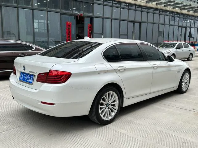 BMW 5 Series 2017 520Li Estilo elegante exterior foto 4 BMW 5 Series 2017 520Li Estilo elegante exterior foto 4