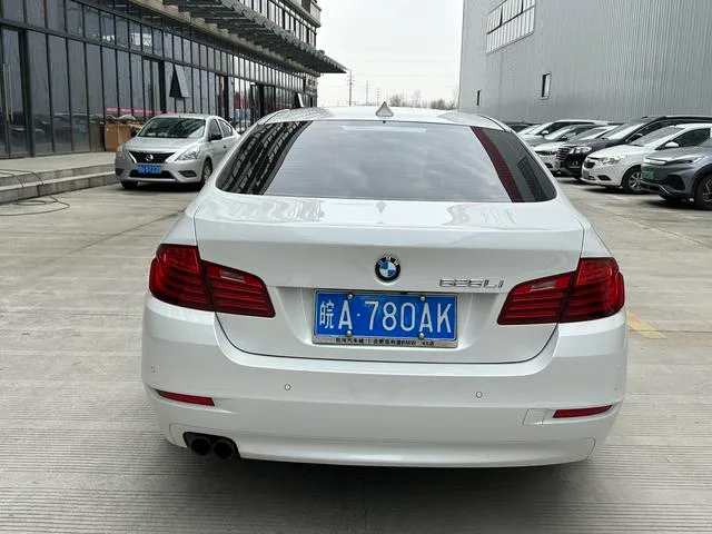 BMW 5 Series 2017 520Li Estilo elegante exterior foto 5 BMW 5 Series 2017 520Li Estilo elegante exterior foto 5
