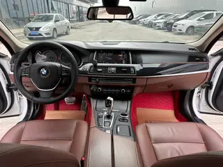 BMW 5 Series 2017 520Li Estilo elegante interior foto 11 BMW 5 Series 2017 520Li Estilo elegante interior foto 11