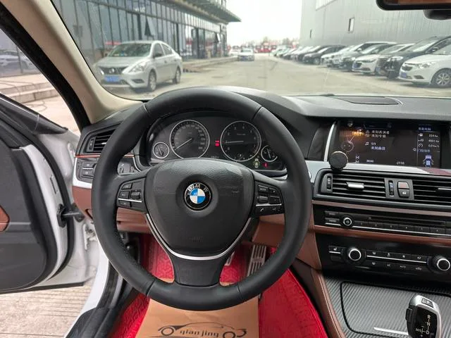 BMW 5 Series 2017 520Li Estilo elegante interior foto 12 BMW 5 Series 2017 520Li Estilo elegante interior foto 12
