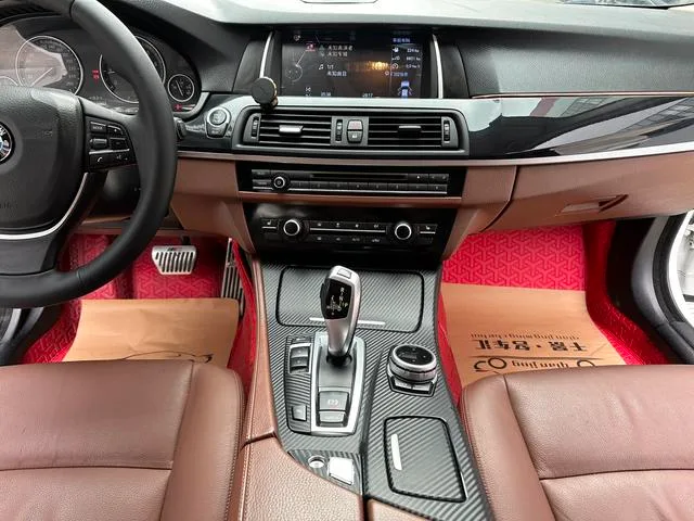 BMW 5 Series 2017 520Li Estilo elegante interior foto 14 BMW 5 Series 2017 520Li Estilo elegante interior foto 14