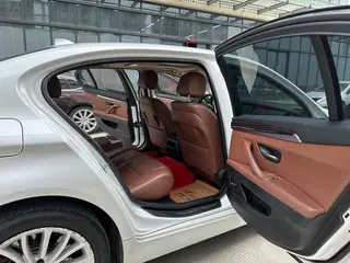 BMW 5 Series 2017 520Li Estilo elegante interior foto 15 BMW 5 Series 2017 520Li Estilo elegante interior foto 15