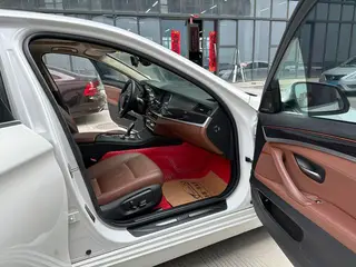 BMW 5 Series 2017 520Li Estilo elegante interior foto 16 BMW 5 Series 2017 520Li Estilo elegante interior foto 16