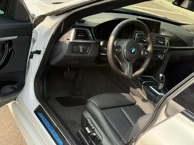 BMW 3 Series GT 2019 320i M Sports suit interior photo 9 BMW 3 Series GT 2019 320i M Sports suit interior photo 9