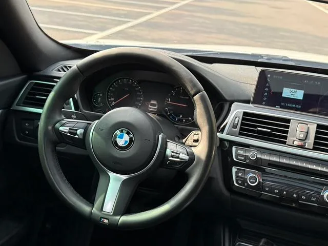 BMW 3 Series GT 2019 320i M Sports suit interior photo 12 BMW 3 Series GT 2019 320i M Sports suit interior photo 12