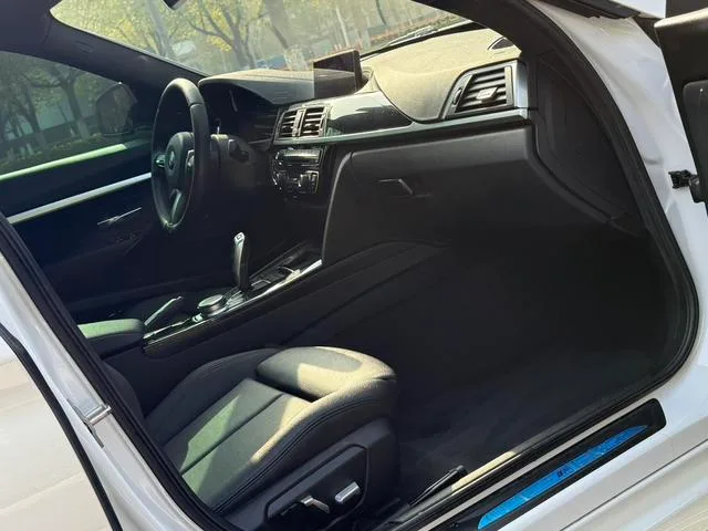 BMW 3 Series GT 2019 320i M Sports suit interior photo 16 BMW 3 Series GT 2019 320i M Sports suit interior photo 16