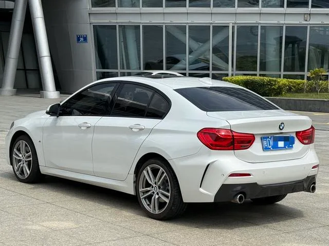 BMW 1 Series 2019 120i Leading Type M Sports suit interior photo 6 BMW 1 Series 2019 120i Leading Type M Sports suit interior photo 6