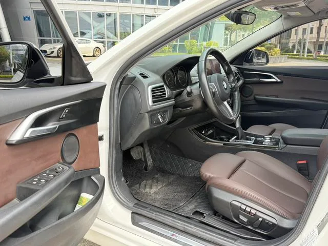 BMW 1 Series 2019 120i Leading Type M Sports suit interior photo 7 BMW 1 Series 2019 120i Leading Type M Sports suit interior photo 7