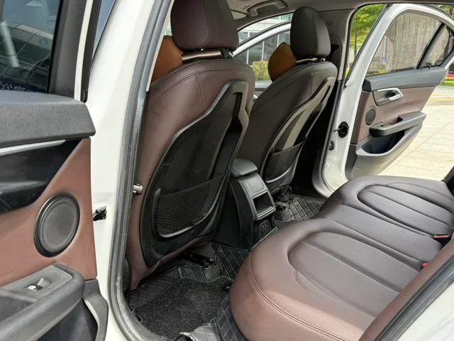 BMW 1 Series 2019 120i Leading Type M Sports suit interior photo 8 BMW 1 Series 2019 120i Leading Type M Sports suit interior photo 8