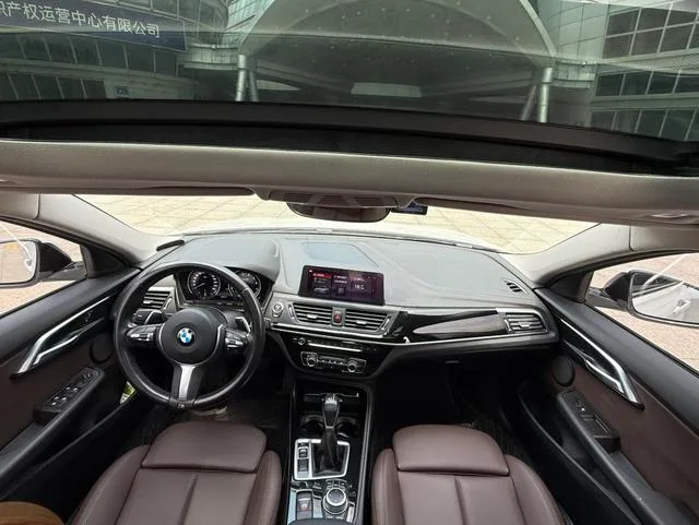BMW 1 Series 2019 120i Leading Type M Sports suit interior photo 9 BMW 1 Series 2019 120i Leading Type M Sports suit interior photo 9