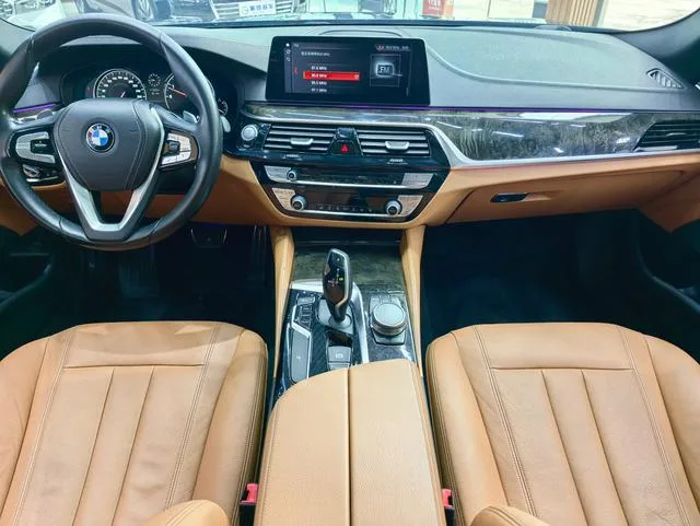 BMW 5 Series 2018 530Li Leading Type M Sports suit exterior photo 8 BMW 5 Series 2018 530Li Leading Type M Sports suit exterior photo 8