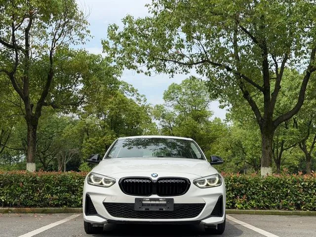 BMW 1 Series 2021 Restyling 120i M Sports Obsidian Night Edition exterior photo 2 BMW 1 Series 2021 Restyling 120i M Sports Obsidian Night Edition exterior photo 2