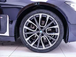 BMW 7 Series 2019 740Li Líder M Conjunto deportivo exterior foto 7 BMW 7 Series 2019 740Li Líder M Conjunto deportivo exterior foto 7