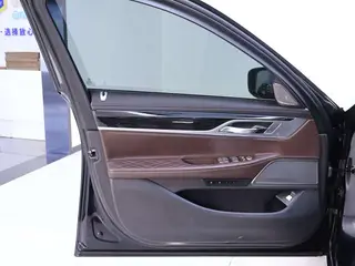 BMW 7 Series 2019 740Li Líder M Conjunto deportivo interior foto 19 BMW 7 Series 2019 740Li Líder M Conjunto deportivo interior foto 19
