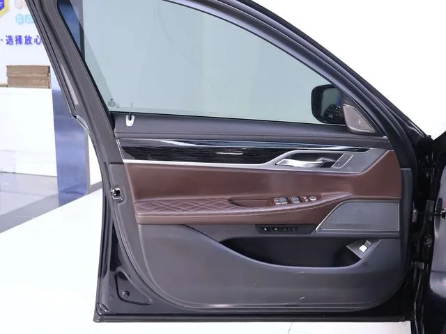 BMW 7 Series 2019 740Li Líder M Conjunto deportivo interior foto 19 BMW 7 Series 2019 740Li Líder M Conjunto deportivo interior foto 19