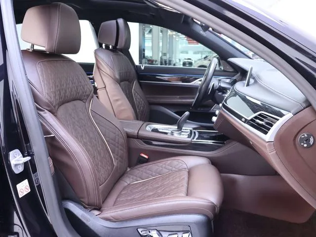 BMW 7 Series 2019 740Li Líder M Conjunto deportivo interior foto 20 BMW 7 Series 2019 740Li Líder M Conjunto deportivo interior foto 20