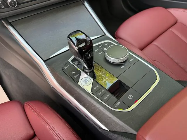 BMW 4 Series 2022 425i M Sports suit interior photo 11 BMW 4 Series 2022 425i M Sports suit interior photo 11