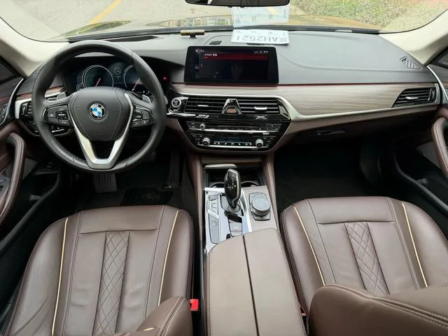 BMW 5 Series 2018 530Li Premium Class Luxury Set interior photo 11 BMW 5 Series 2018 530Li Premium Class Luxury Set interior photo 11