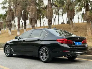 BMW 5 Series 2018 530Li Premium Class Luxury Set interior photo 15 BMW 5 Series 2018 530Li Premium Class Luxury Set interior photo 15