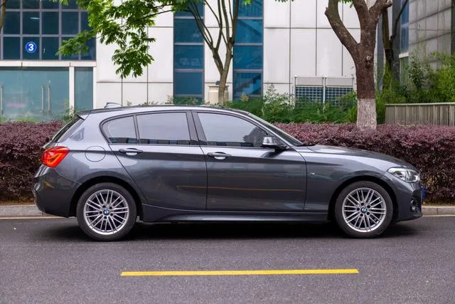 BMW 1 Series (Imported) 2018 120i M Sports suit exterior photo 4 BMW 1 Series (Imported) 2018 120i M Sports suit exterior photo 4