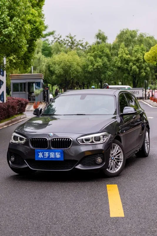 BMW 1 Series (Imported) 2018 120i M Sports suit interior photo 8 BMW 1 Series (Imported) 2018 120i M Sports suit interior photo 8