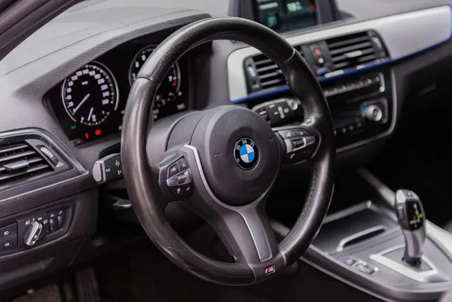 BMW 1 Series (Imported) 2018 120i M Sports suit interior photo 9 BMW 1 Series (Imported) 2018 120i M Sports suit interior photo 9