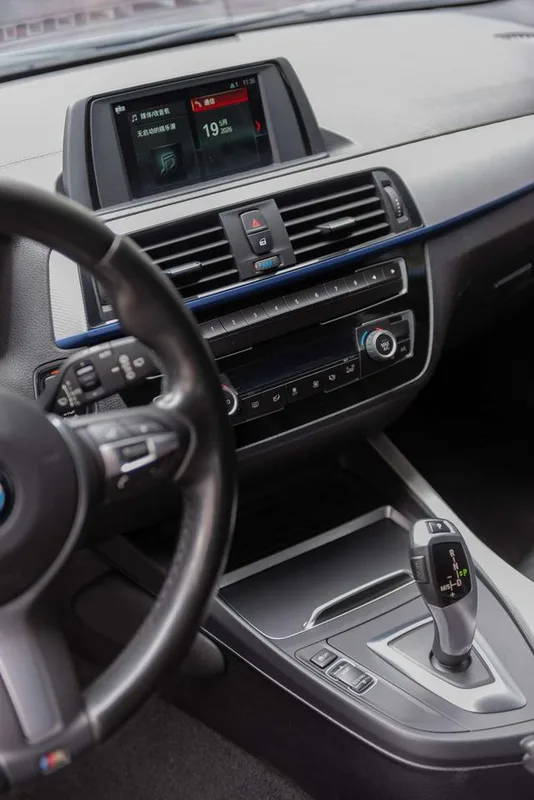 BMW 1 Series (Imported) 2018 120i M Sports suit interior photo 10 BMW 1 Series (Imported) 2018 120i M Sports suit interior photo 10