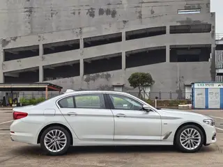 BMW 5 Series 2018 Модификация 530Li Лидирующий Роскошный набор экстерьер фото 3 BMW 5 Series 2018 Модификация 530Li Лидирующий Роскошный набор экстерьер фото 3