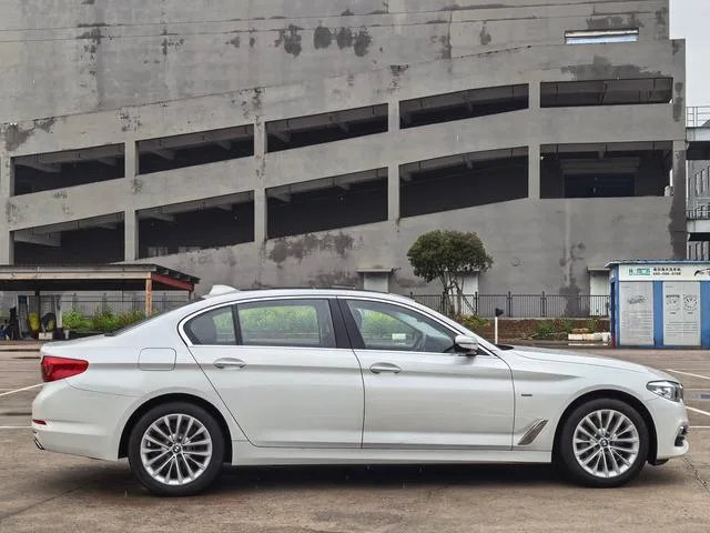 BMW 5 Series 2018 Модификация 530Li Лидирующий Роскошный набор экстерьер фото 3 BMW 5 Series 2018 Модификация 530Li Лидирующий Роскошный набор экстерьер фото 3