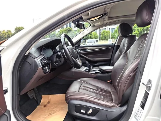 BMW 5 Series 2018 Модификация 530Li Лидирующий Роскошный набор экстерьер фото 6 BMW 5 Series 2018 Модификация 530Li Лидирующий Роскошный набор экстерьер фото 6