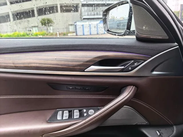 BMW 5 Series 2018 Модификация 530Li Лидирующий Роскошный набор интерьер фото 10 BMW 5 Series 2018 Модификация 530Li Лидирующий Роскошный набор интерьер фото 10