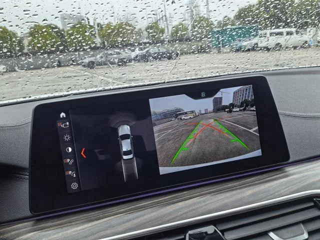 BMW 5 Series 2018 Модификация 530Li Лидирующий Роскошный набор интерьер фото 14 BMW 5 Series 2018 Модификация 530Li Лидирующий Роскошный набор интерьер фото 14