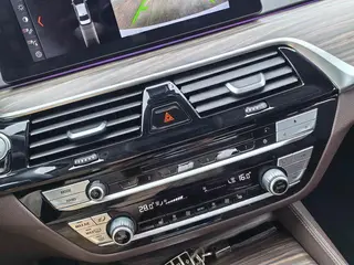 BMW 5 Series 2018 Модификация 530Li Лидирующий Роскошный набор интерьер фото 16 BMW 5 Series 2018 Модификация 530Li Лидирующий Роскошный набор интерьер фото 16