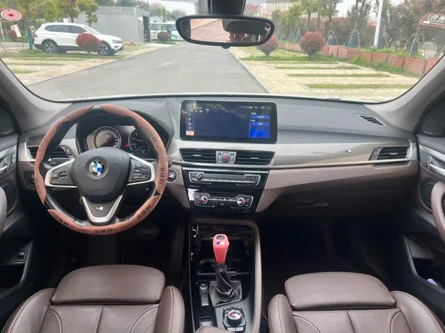 BMW X1 2019 sDrive18Li Tipo de lujo interior foto 8 BMW X1 2019 sDrive18Li Tipo de lujo interior foto 8