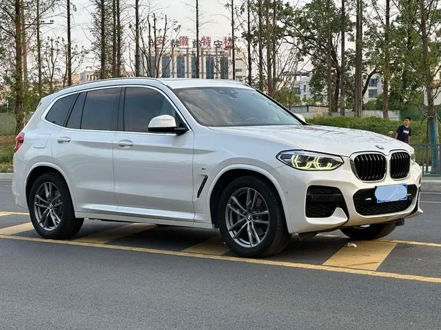 BMW X3 2021 xDrive25i Traje de lujo exterior foto 3 BMW X3 2021 xDrive25i Traje de lujo exterior foto 3