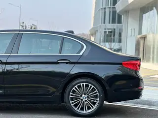 BMW 5 Series 2018 Модификация 530Li Премиум-класса Роскошный набор экстерьер фото 5 BMW 5 Series 2018 Модификация 530Li Премиум-класса Роскошный набор экстерьер фото 5