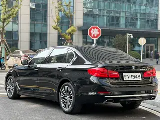 BMW 5 Series 2018 Модификация 530Li Премиум-класса Роскошный набор экстерьер фото 6 BMW 5 Series 2018 Модификация 530Li Премиум-класса Роскошный набор экстерьер фото 6