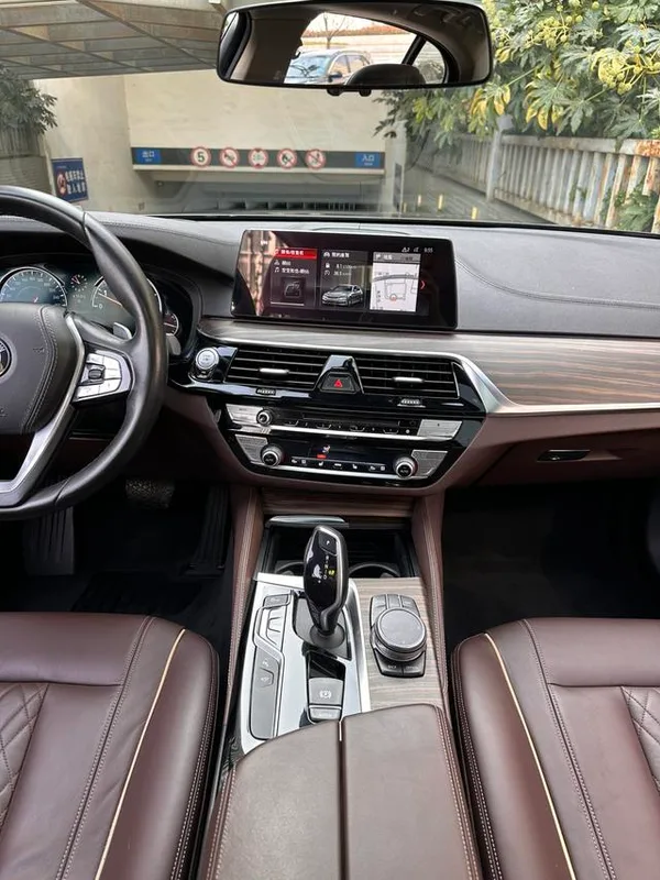 BMW 5 Series 2018 Модификация 530Li Премиум-класса Роскошный набор экстерьер фото 9 BMW 5 Series 2018 Модификация 530Li Премиум-класса Роскошный набор экстерьер фото 9