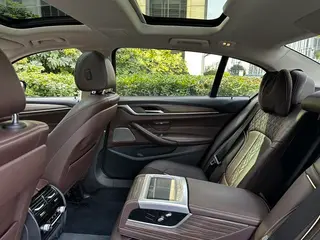 BMW 5 Series 2018 Модификация 530Li Премиум-класса Роскошный набор интерьер фото 12 BMW 5 Series 2018 Модификация 530Li Премиум-класса Роскошный набор интерьер фото 12