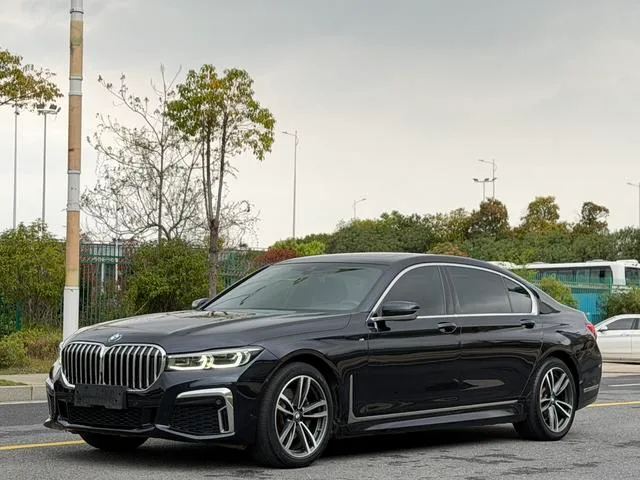 BMW 7 Series 2019 Mise à jour 730Li M Ensemble de sport extérieur photo 1 BMW 7 Series 2019 Mise à jour 730Li M Ensemble de sport extérieur photo 1