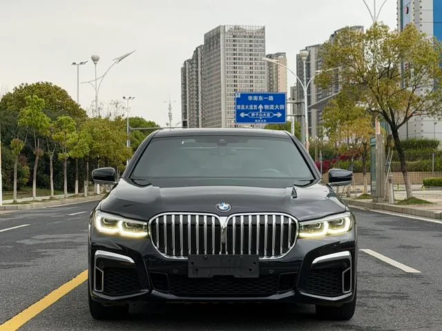 BMW 7 Series 2019 Mise à jour 730Li M Ensemble de sport extérieur photo 2 BMW 7 Series 2019 Mise à jour 730Li M Ensemble de sport extérieur photo 2