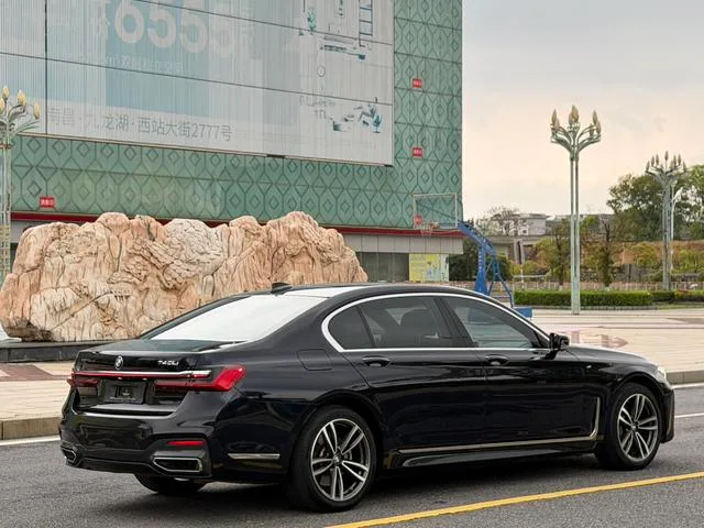 BMW 7 Series 2019 Mise à jour 730Li M Ensemble de sport extérieur photo 5 BMW 7 Series 2019 Mise à jour 730Li M Ensemble de sport extérieur photo 5