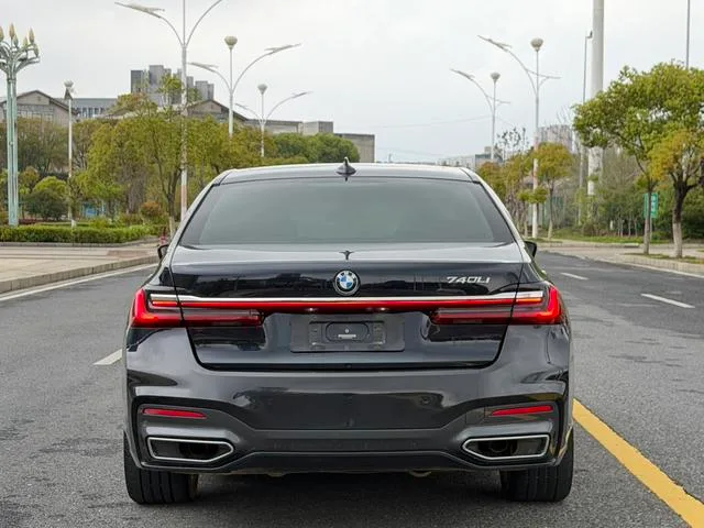 BMW 7 Series 2019 Mise à jour 730Li M Ensemble de sport extérieur photo 6 BMW 7 Series 2019 Mise à jour 730Li M Ensemble de sport extérieur photo 6