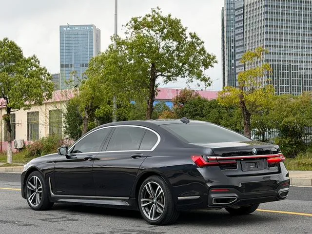 BMW 7 Series 2019 Mise à jour 730Li M Ensemble de sport extérieur photo 7 BMW 7 Series 2019 Mise à jour 730Li M Ensemble de sport extérieur photo 7
